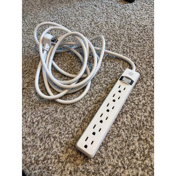 15 foot Surge Protector Extension Cord with 6 outlets - Picture 1 of 5